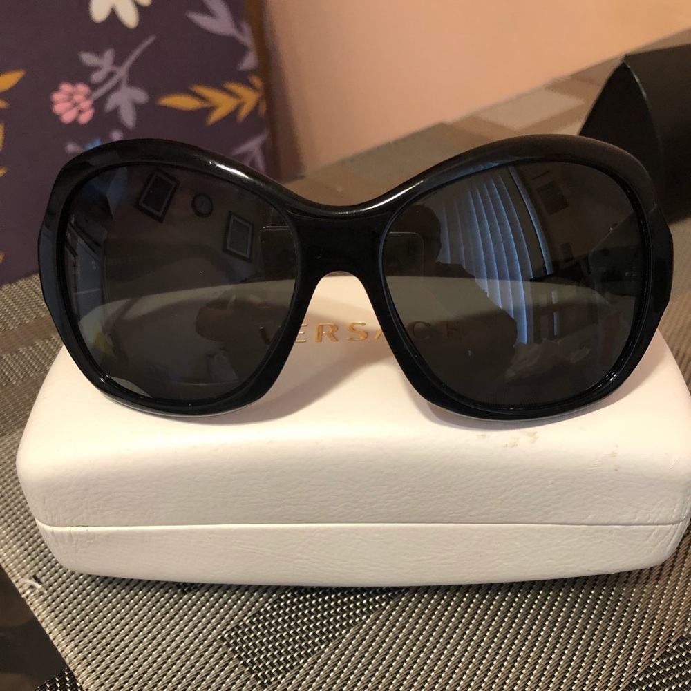 Versace sunglasses ❤️